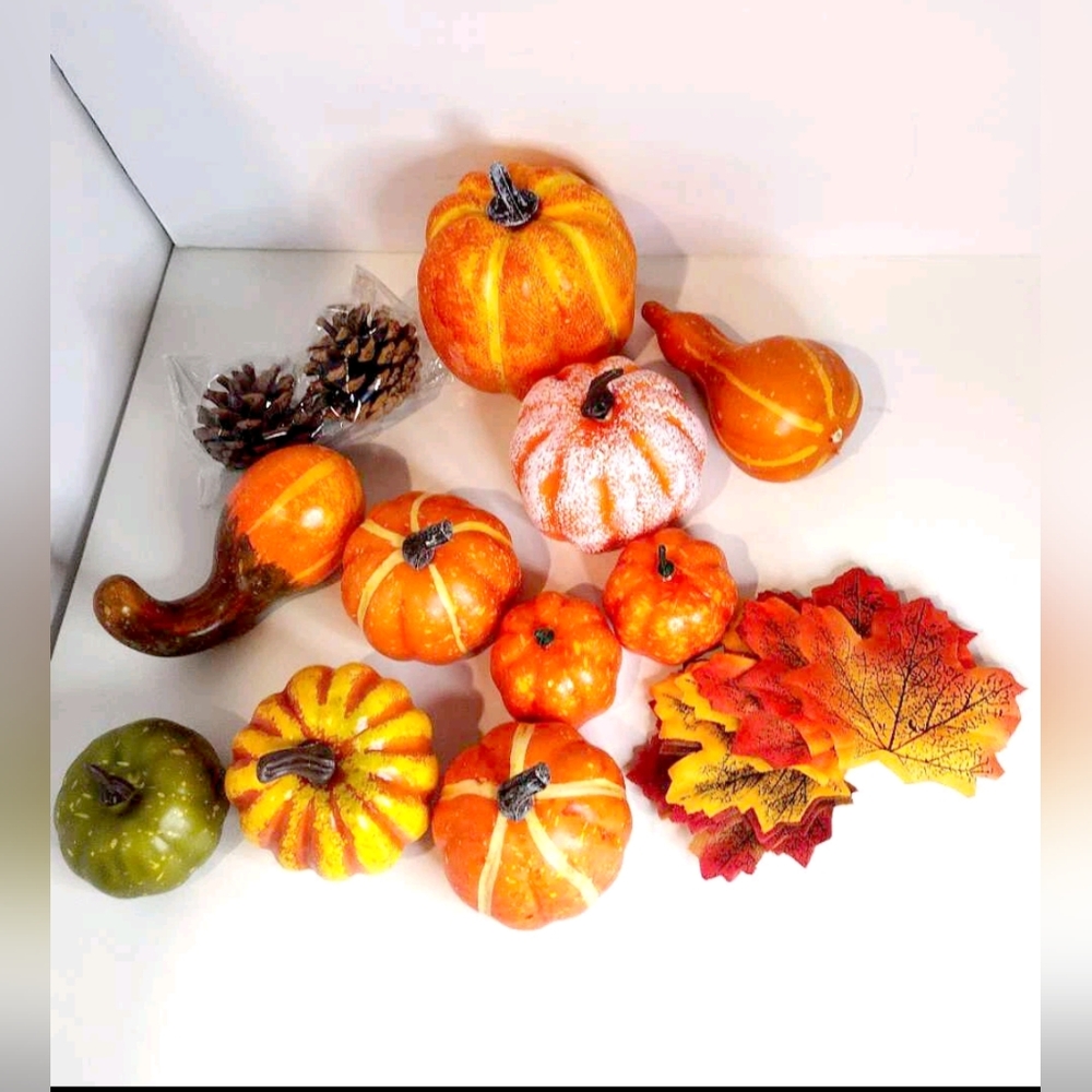 Mixture of Artificial Pumpkins, Lifelike Maple Leaves, Thanksgiving, Halloween